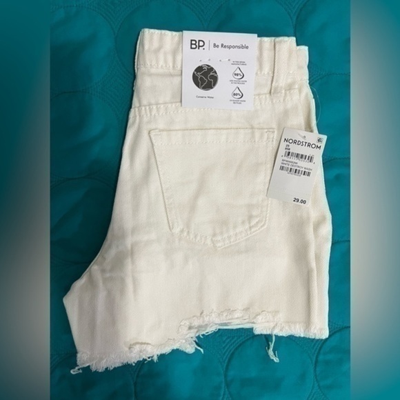 High rise Distressed denim shorts white size 25 Nordstrom - Picture 3 of 10